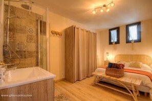 Bathroom - Vrbo Property (BASTIA)