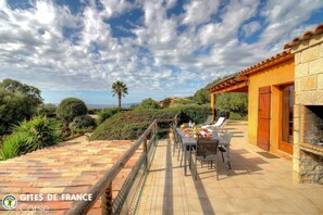 Outdoor dining - Vrbo Property (PROPRIANO)