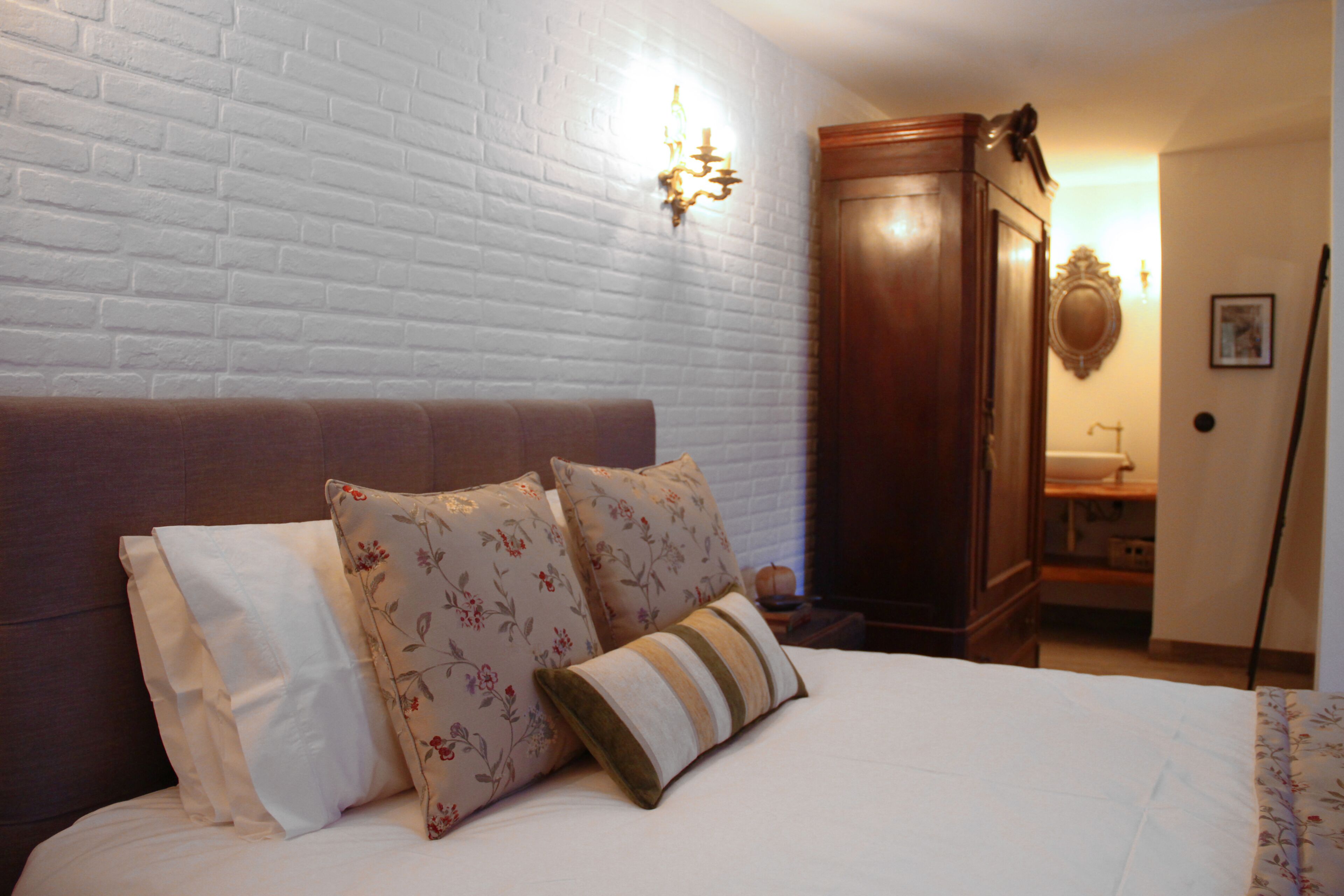 1 bedroom, internet, bed sheets