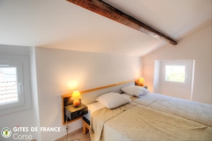 3 Schlafzimmer, Reisekinderbett