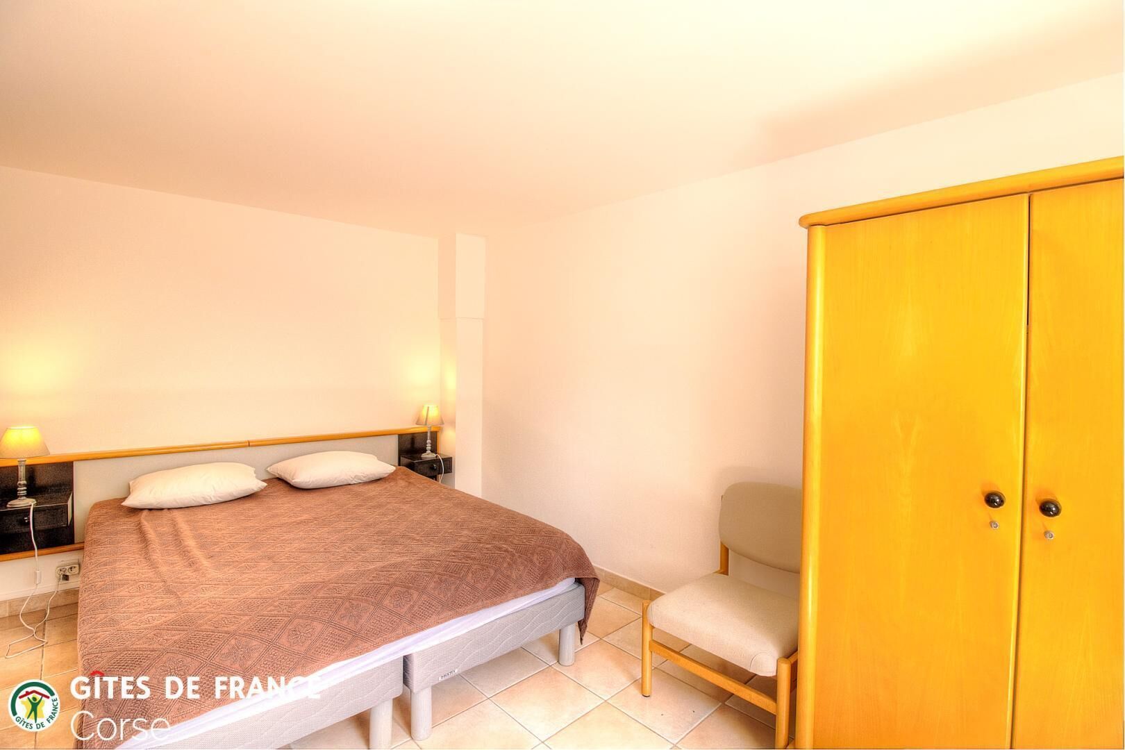 3 bedrooms, travel crib