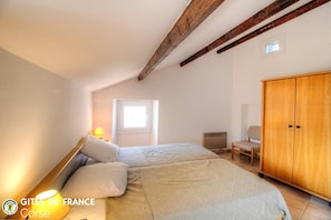 3 Schlafzimmer, Reisekinderbett