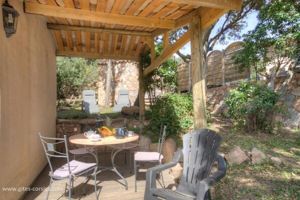 Outdoor dining - Le Romarin - SOTTA - Gîte (SOTTA)