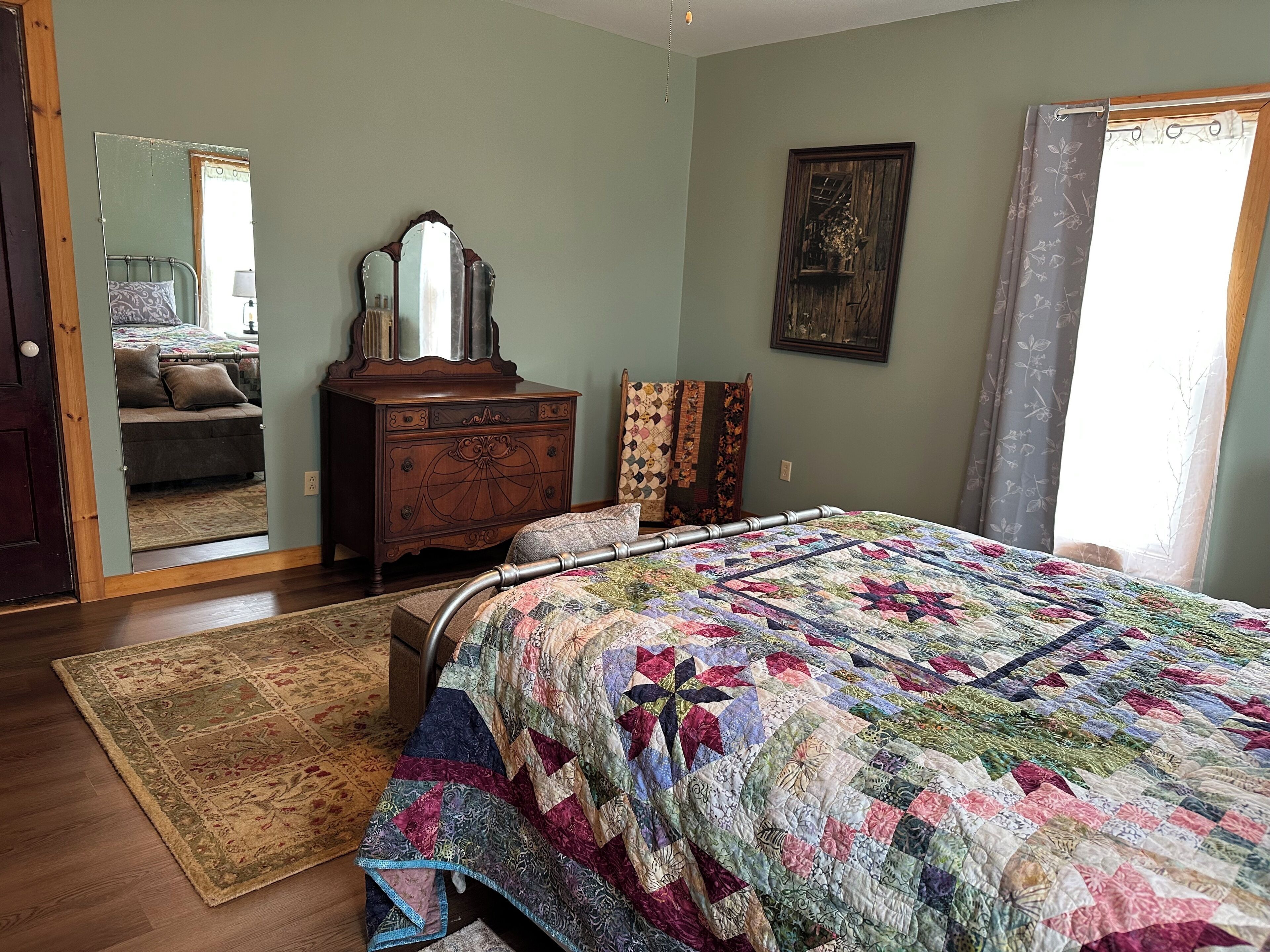 2 habitaciones, tabla de planchar con plancha, cuna de viaje y wifi 