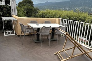 Outdoor dining - Vrbo Property (Propriano)