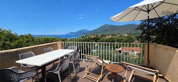Outdoor dining - T3 Dolce & Vita D4 panoramic sea view & swimming pool (Propriano)