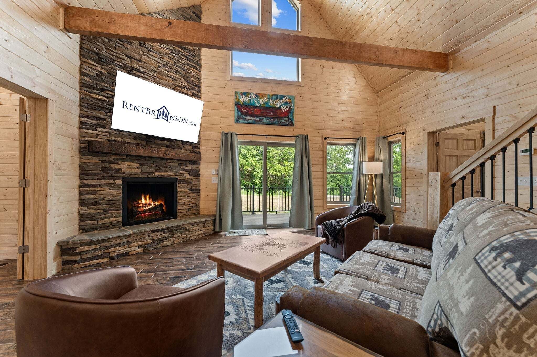 Smart TV, fireplace