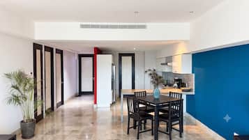 Family Apartment | Dining