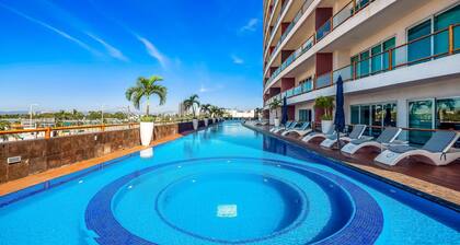 Deck12 2BR Premium Pool Access Parking