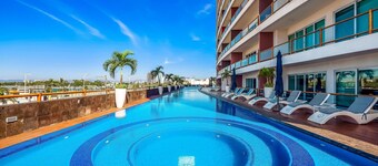 Deck12 2BR Premium Pool Access Parking