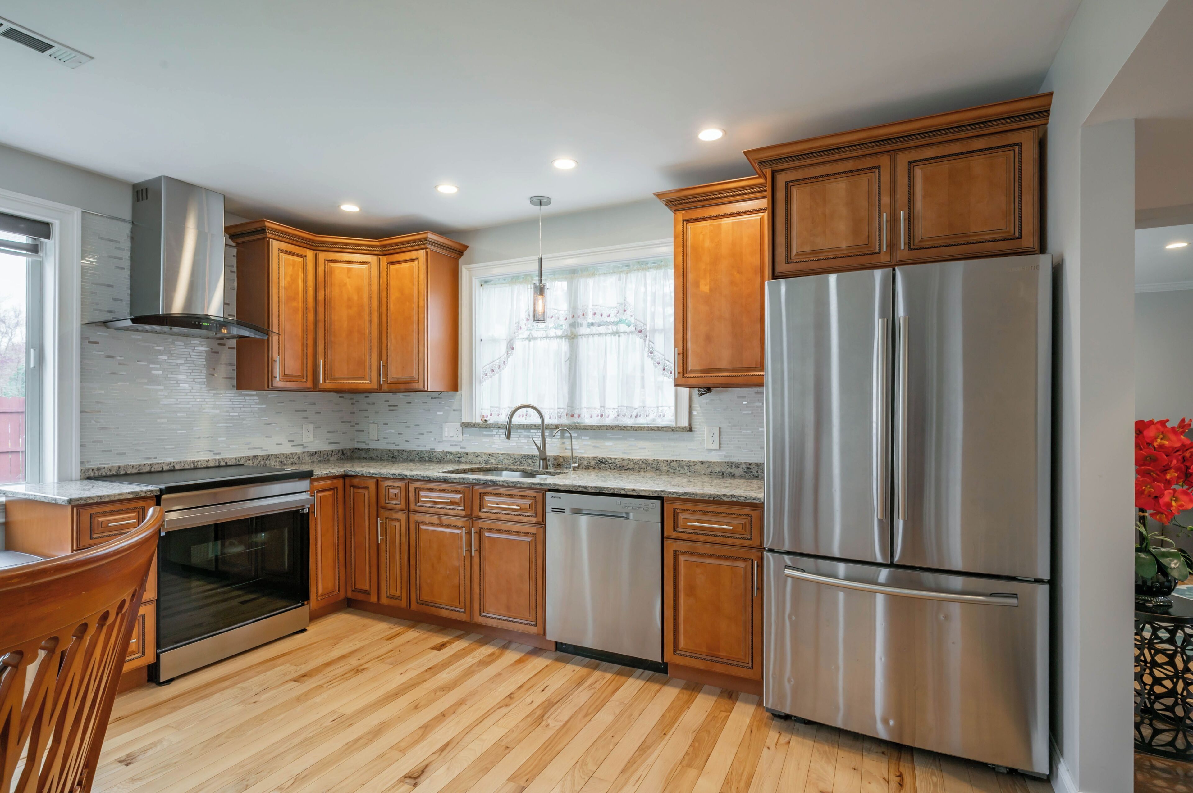 Fridge, stovetop, dishwasher, coffee/tea maker
