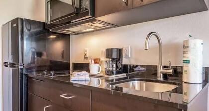King Studio | Cook Onsite | 5.8 Miles to Waterfront Fishing Piers & Marinas