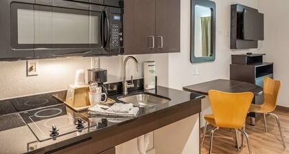 Pet-Friendly Two Queen Room | Full Kitchen & Onsite Laundry | Free Parking