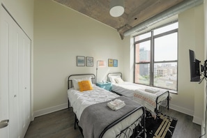 Iron/ironing board, free WiFi, bed sheets