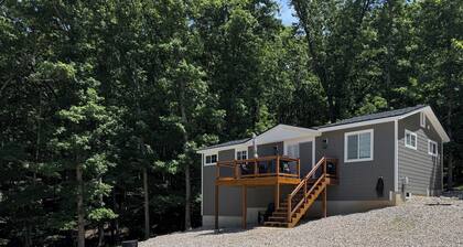 Relax and unwind in this newly renovated Lake of the Ozarks cottage