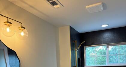 Newly renovated 3 bedroom 2 full bathroom secluded cabin.
