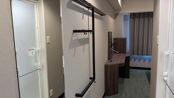 A hotel room with a bed, a desk, a chair, a wardrobe, and a window with curtains. - HOTEL RAH TAKAMATSU (Takamatsu)