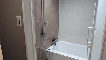Olive Modern Twin Room | In-room safe, WiFi (free), bed sheets