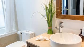Family Apartment | Bathroom