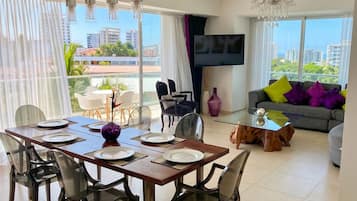 Luxury Apartment | Dining