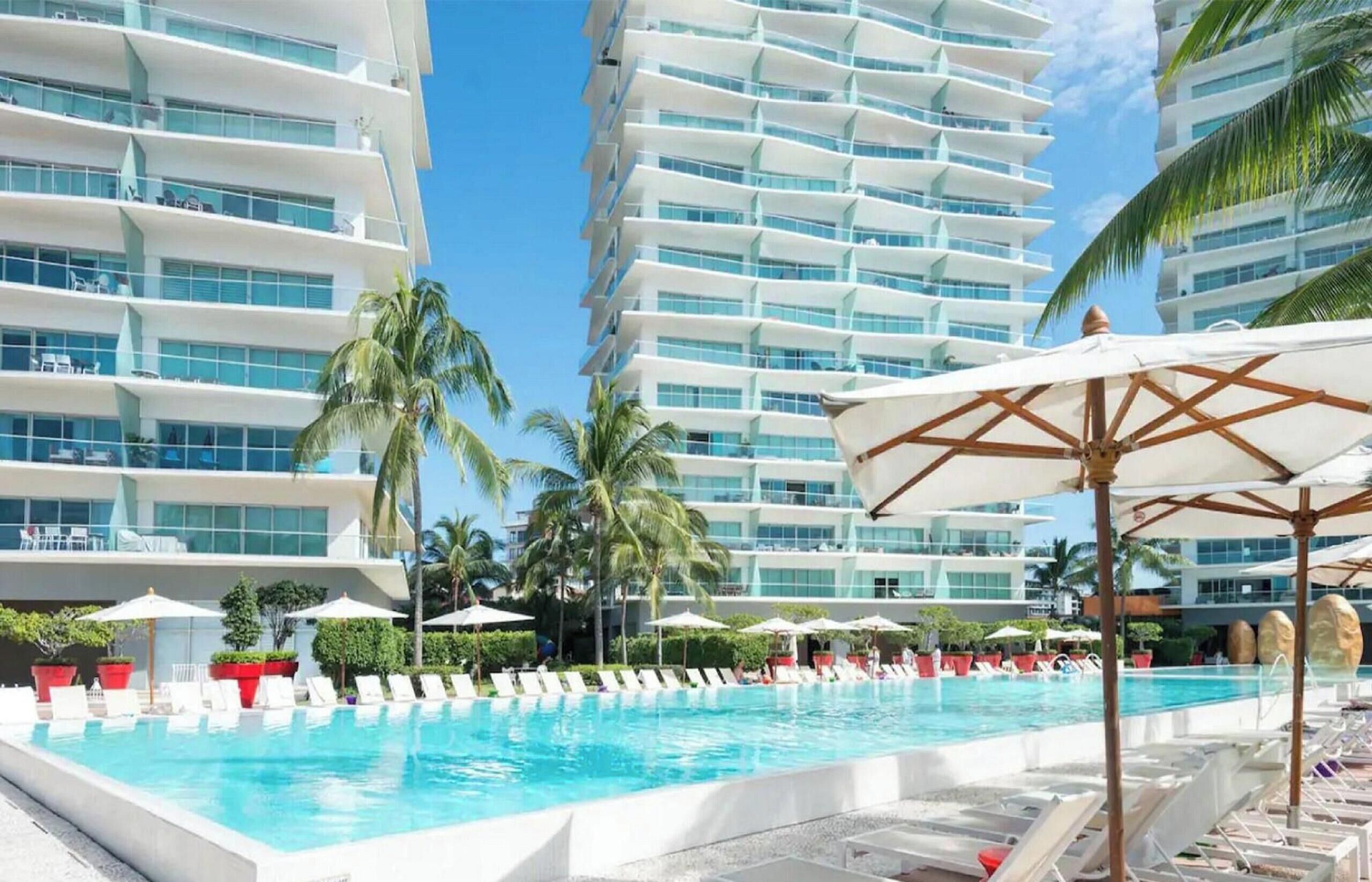 Deluxe Apartment | Pool | Outdoor pool