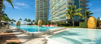 ICON Oceanview Retreat by Monyxbnb