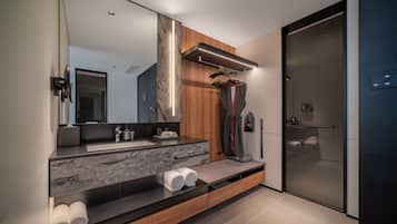 Kamar Single Basic | Kamar mandi | Shower, pengering rambut, handuk, dan sampo
