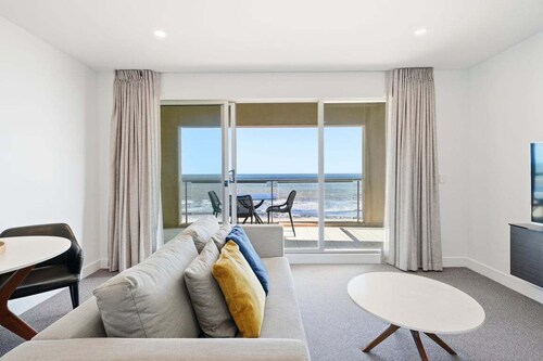 Belle Escapes - Azure Ocean Retreat