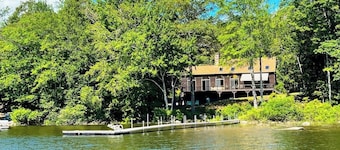 Private beach and dock: Beautiful views, dog friendly, large deck, mooring & AC