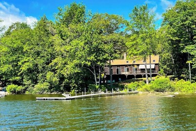 Private beach and dock: Beautiful views, dog friendly, large deck, mooring & AC