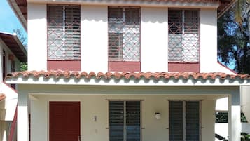 Chambre Classique, balcon, vue jardin | Extérieur