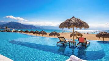 Piscine extérieure, cabanons gratuits, parasols de plage