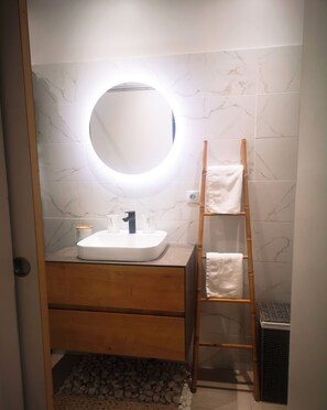 Bathroom - Vrbo Property (Sainte-Anne)