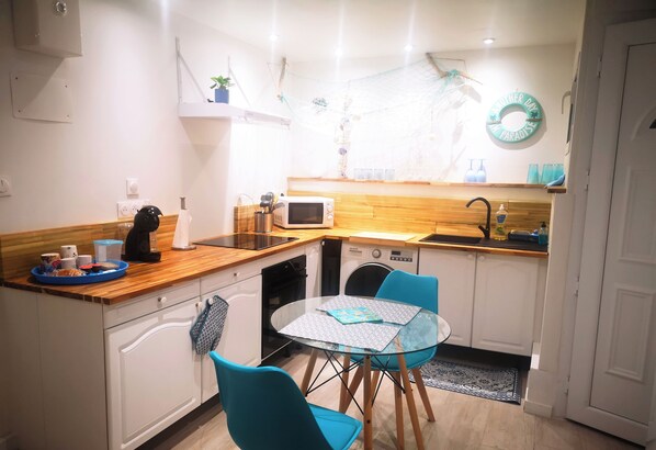 Private kitchen - Vrbo Property (Sainte-Anne)