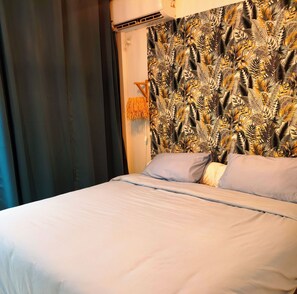Iron/ironing board, free WiFi, bed sheets