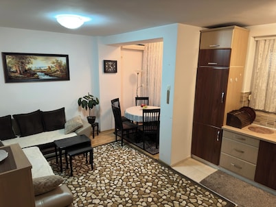 Gorgeous 1-bedroom apartment with AC in lively Prishtinë
