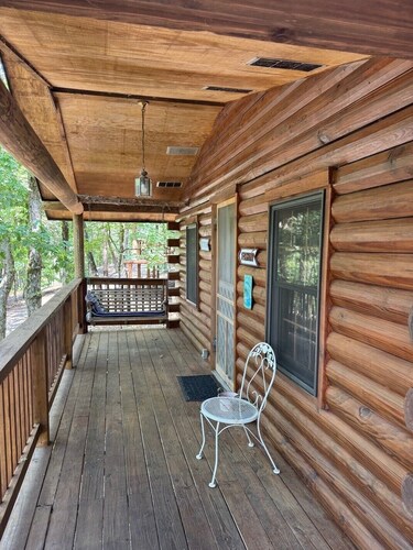 The Willows on Table Rock Lake, 1 Bed / 1 Bath Log Cabin, Pool, Hot Tub & Dock