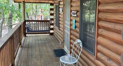 The Willows on Table Rock Lake, 1 Bed / 1 Bath Log Cabin, Pool, Hot Tub & Dock