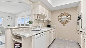 Coffee/tea maker, fridge, microwave, oven