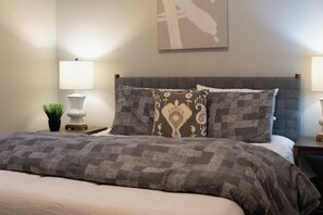 Room - Near Zoo and Beach • Reading Nook + Parking (Chicago)