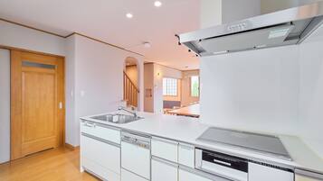 Deluxe House, Non Smoking (Include projector) | Private kitchen | Rice cooker, cookware/dishes/utensils, freezer