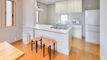 Deluxe House, Non Smoking (Include projector) | Private kitchen | Rice cooker, cookware/dishes/utensils, freezer