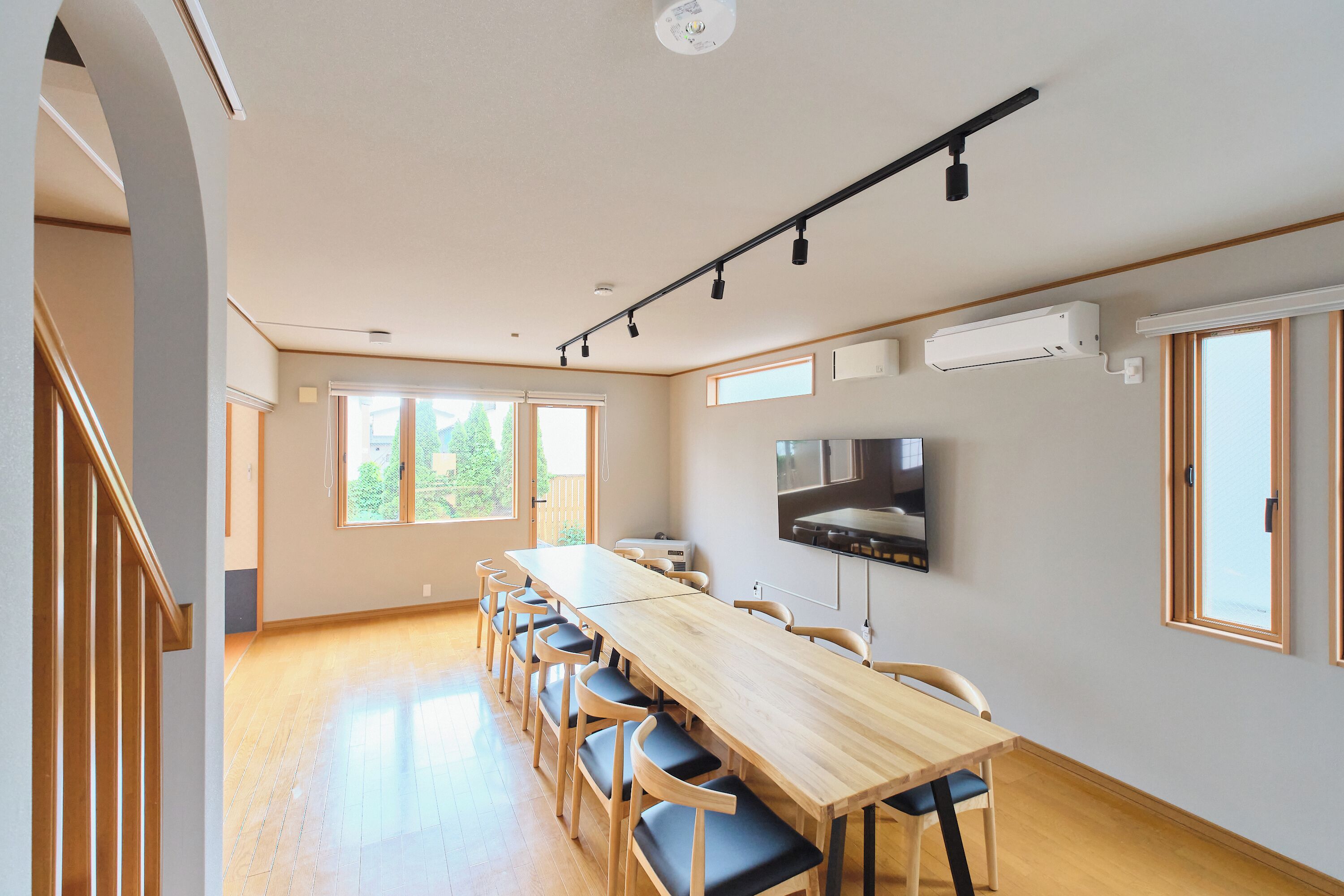 บ้านดีลักซ์, ปลอดบุหรี่ (Include projector) | ร้านอาหาร