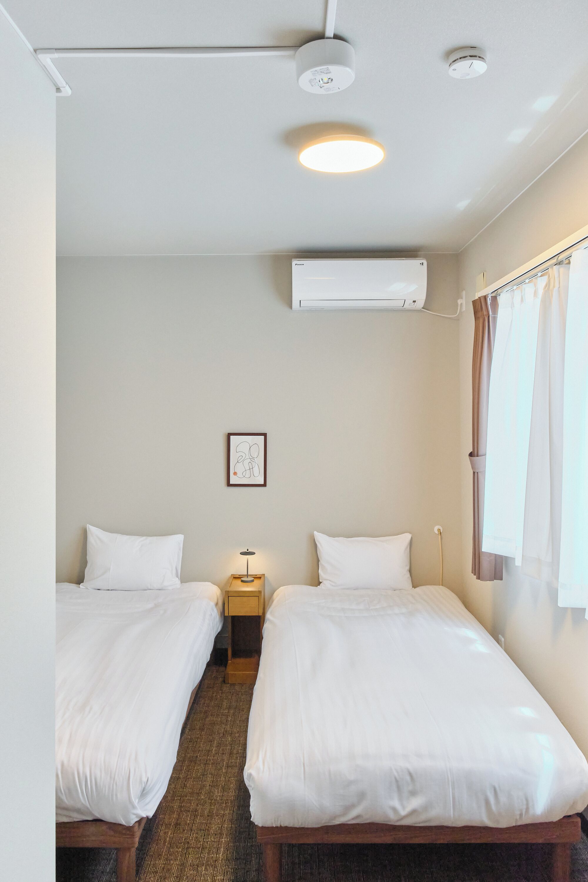 บ้านดีลักซ์, ปลอดบุหรี่ (Include projector) | ผ้าม่านกันแสง, เตารีด/โต๊ะรีดผ้า, Wi-Fi ฟรี, ผ้าปูที่นอน
