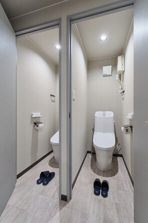 Deluxe-Haus, Nichtraucher (Include projector) | Badezimmer | Badewanne und Dusche (separat), Haartrockner, Hausschuhe, Bidet