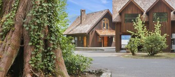 Waterfront Custom House in Lake Quinault Estate. Inside Olympic National Park.