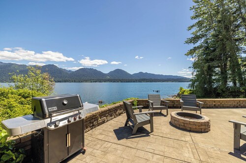 Waterfront Spacious Custom Lakefront Home - Lake Quinault, Olympic National Park