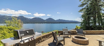 Waterfront Spacious Custom Lakefront Home - Lake Quinault, Olympic National Park