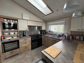 Private kitchen - Luxury Harrogate Lodge South Facing Decking (Holsworthy)