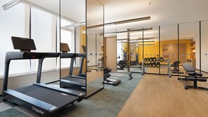 A gym with treadmills, weights, and exercise equipment. - Hampton by Hilton Ningbo Xiangshan  (Ningbo)